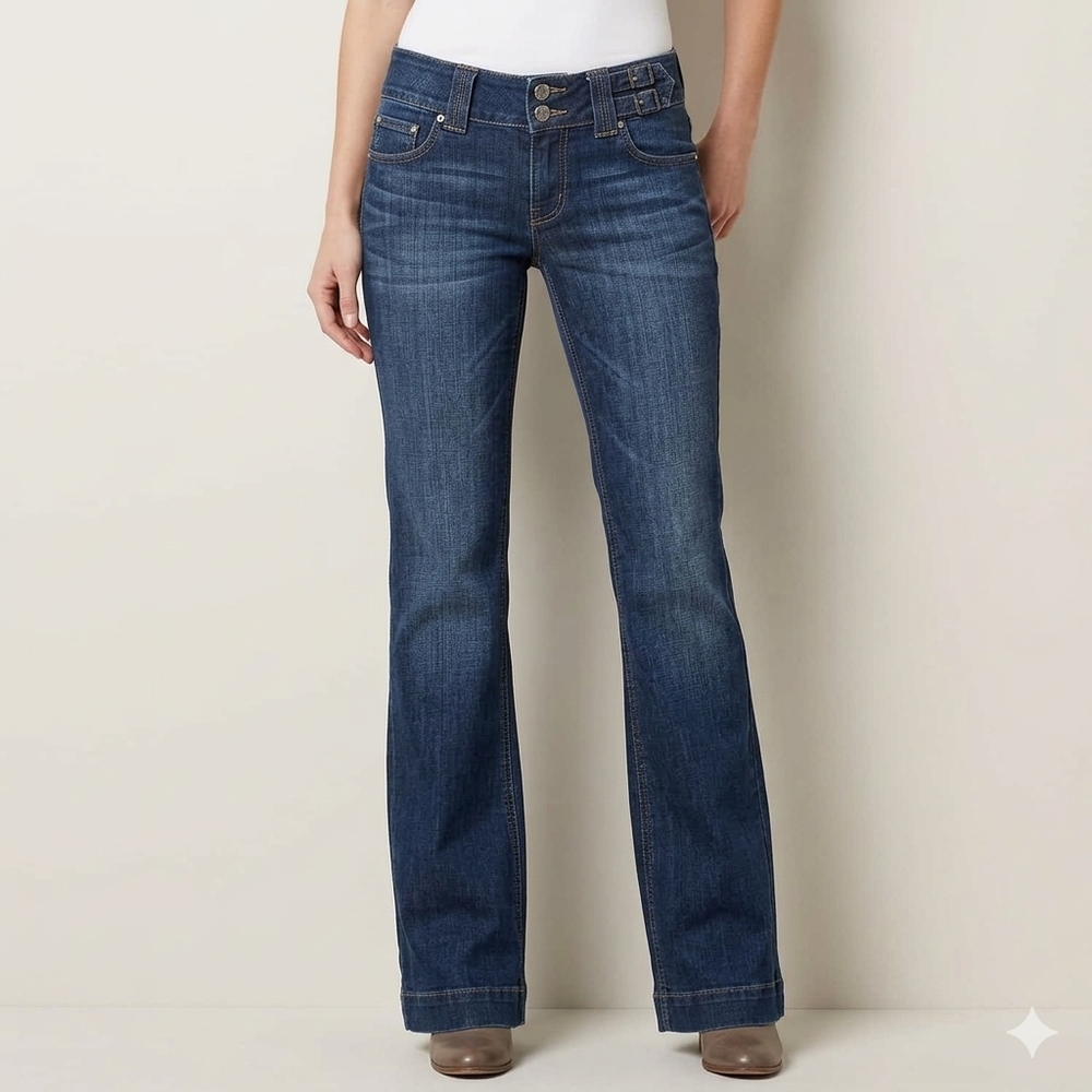NOIR JEANS Classic Blue Jeans Crystal Decorarion on Pockets